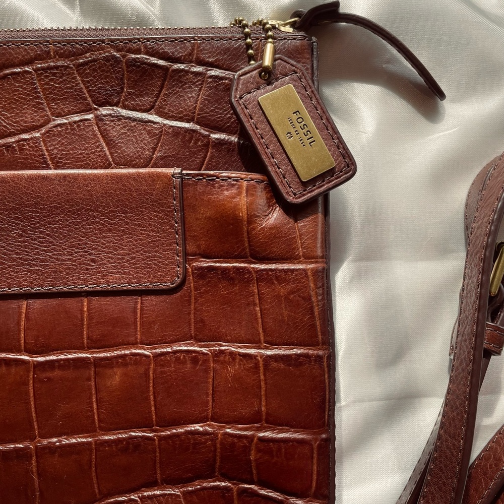 Fossil Croc Embossed Leather Crossbody - Dark Brown - Like new - Picture 2 of 6